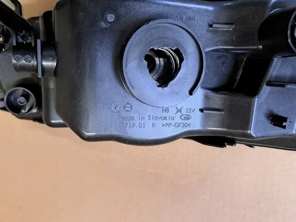 Farol Direito SKODA OCTAVIA III 5E0941700E image 5