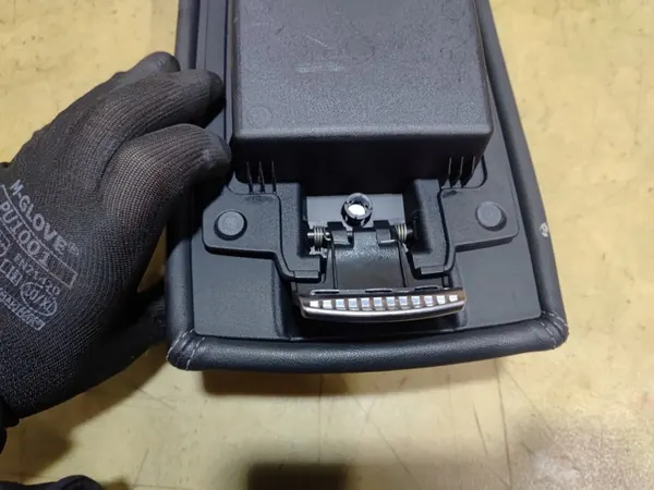 Apoio de Braço MONDEO MK4 Peça OEM - Estado Usado image 6