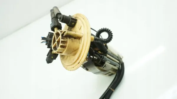 Volvo S80 I Lift 2.4 D5 Bränslepump OEM 8621966 image 4