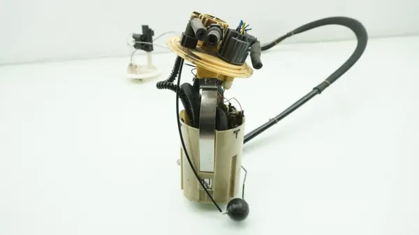 Volvo S80 I Lift 2.4 D5 Bränslepump OEM 8621966 image 7
