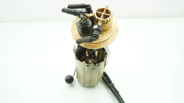 Volvo S80 I Lift 2.4 D5 Bränslepump OEM 8621966 image 8