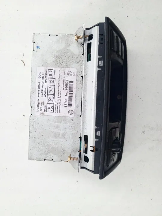 Toyota Yaris I Radio OEM 454fg - Gebruikte multimediastereo image 3