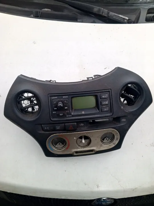 Toyota Yaris I Radio OEM 454fg - Gebruikte multimediastereo image 6