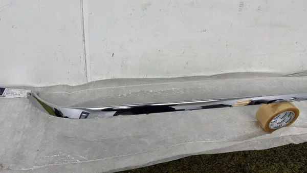 Rivestimento paraurti posteriore cromato W207 C207 E 207 AMG Cabrio 09- OEM image 2