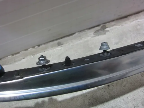 Volvo XC90 II Barra de Teto Cromada Esquerda OEM 31349911 image 7