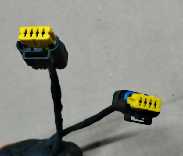 Renault Captur I Conector Luz Trasera 4 Pines OEM CAPTUR WTYCZKA 1 image 3
