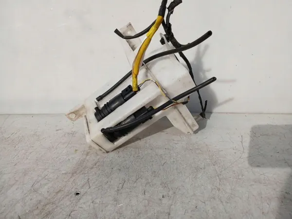 Spolarbehållare OEM 38400-68L1 Suzuki Swift MK7 image 3