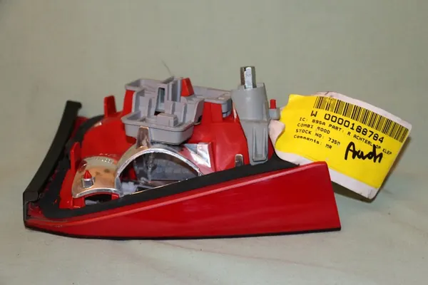 AUDI A4 B8 LIFT KOMBI AVANT 12-15 Lámpara Trasera Derecha OEM image 3