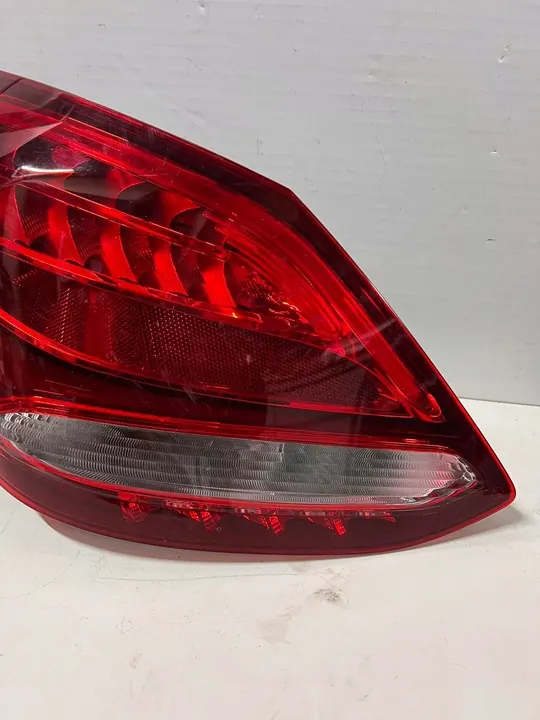 Mercedes-Benz C-Klasse Linker Achterlicht A2058200164 image 2