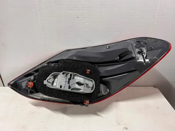 Mercedes-Benz C-Klasse Linker Achterlicht A2058200164 image 4