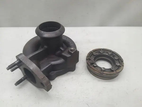 Carcaça de geometria de turbo Renault Scenic III 1.5 DCI OEM 3813563 image 1