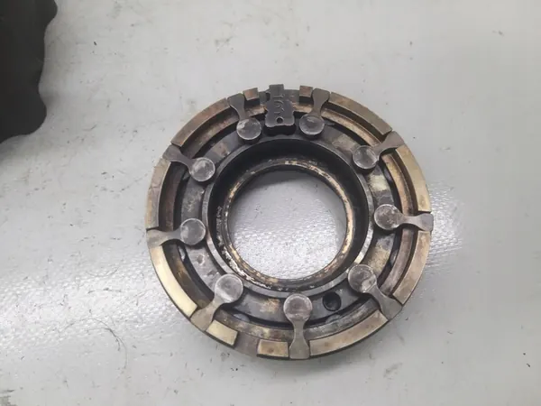 Carcaça de geometria de turbo Renault Scenic III 1.5 DCI OEM 3813563 image 4