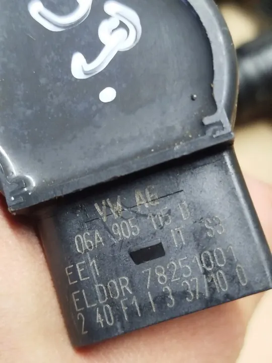 Bobina de ignição AUDI SKODA 1.8 T AUQ 06A905115D image 3