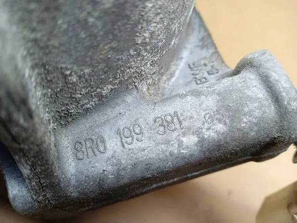 AUDI A4 A5 A6 Q5 Soporte de motor 8R0199381N image 4