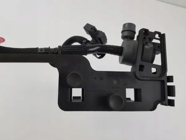 Bränsletrycksensor OEM 7636149 för BMW F80 F90 image 9