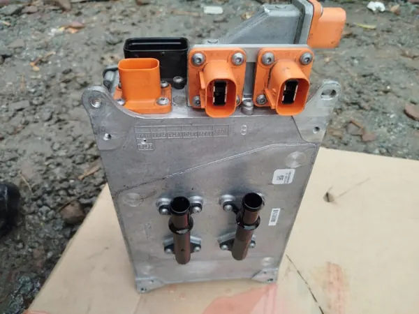 VW Golf VII Latausmoduuli OEM 5QE915682K image 4