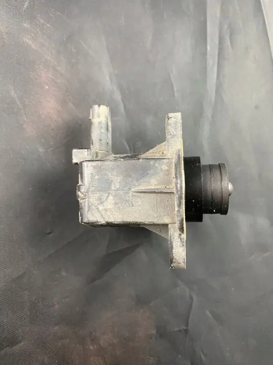 Tuyau de Valve Ford OEM CJ5G9U465 - État Utilisé image 4