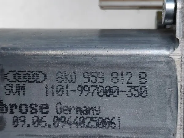 Moteur de vitre arrière droit Audi A6 C6 2.0 TDI OEM 8K0959812B image 7