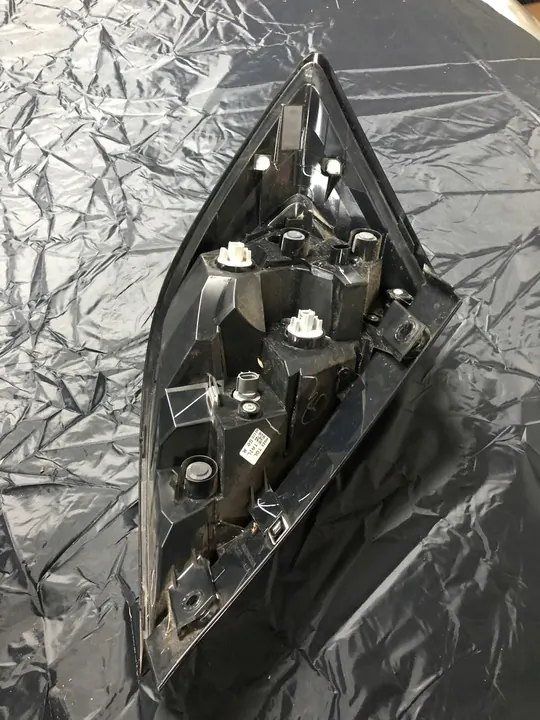 Luz trasera derecha LED Honda Civic X Sedan 2017–2021 image 4