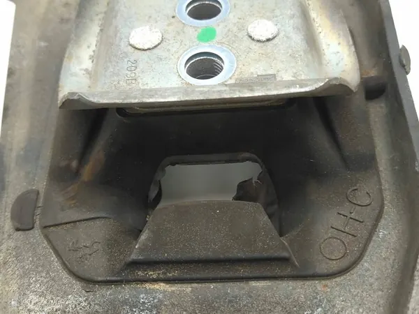 Peugeot 3008 II 2022 Vaihteiston kiinnitys vasen image 8