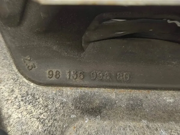 Peugeot 3008 II 2022 Vaihteiston kiinnitys vasen image 9