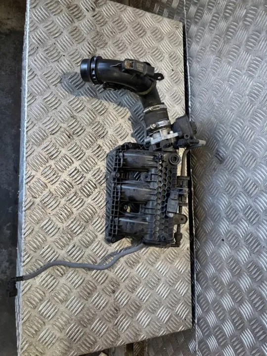 Colector de Admisión Peugeot 208 1.2L OEM 9842272380 image 2
