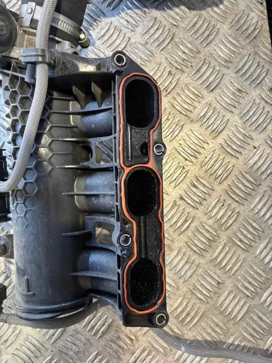 Colector de Admisión Peugeot 208 1.2L OEM 9842272380 image 5