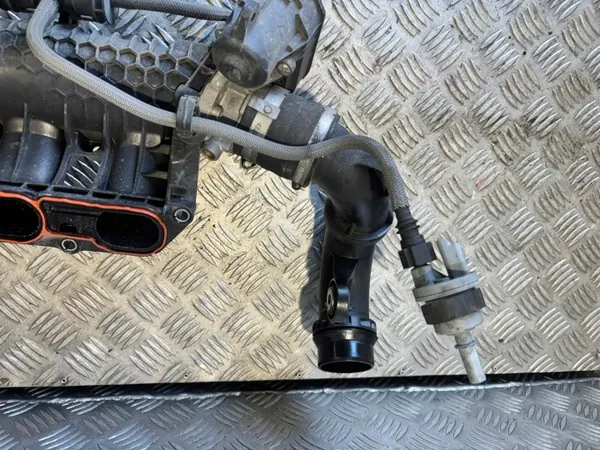 Colector de Admisión Peugeot 208 1.2L OEM 9842272380 image 7