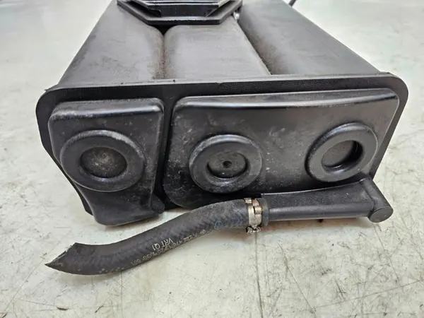 Mercedes S550 W222 Hiilifiltteri OEM A2224701400 image 6