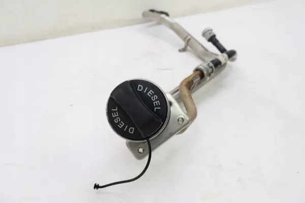 Alfa Romeo Giulia Kraftstoffeinfüllstutzen OEM 00505511570 image 3
