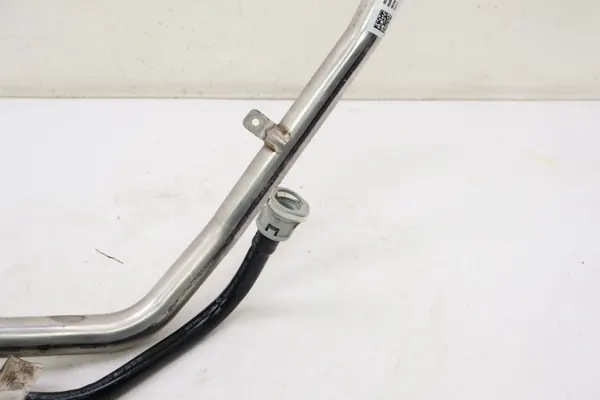 Alfa Romeo Giulia Kraftstoffeinfüllstutzen OEM 00505511570 image 4