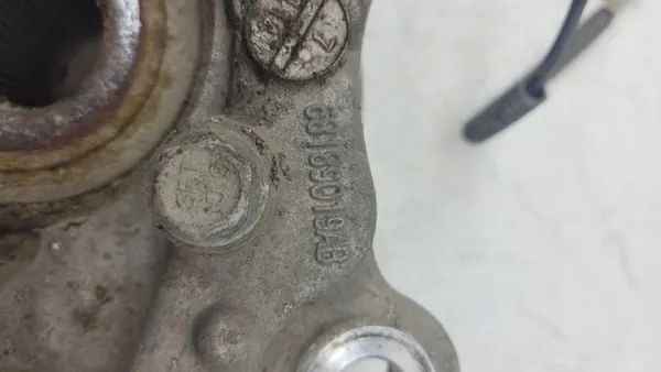 Pivot de roue avant gauche OEM 68189019AB - Chrysler image 4
