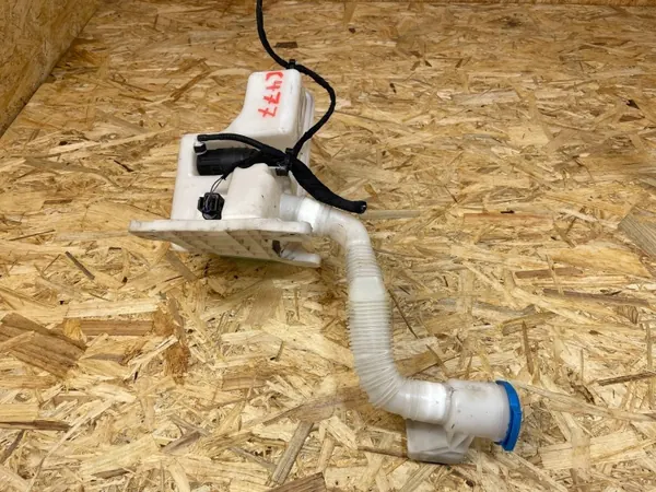 Washer Fluid Tank Pump VW Passat B8 3Q0955448C image 3