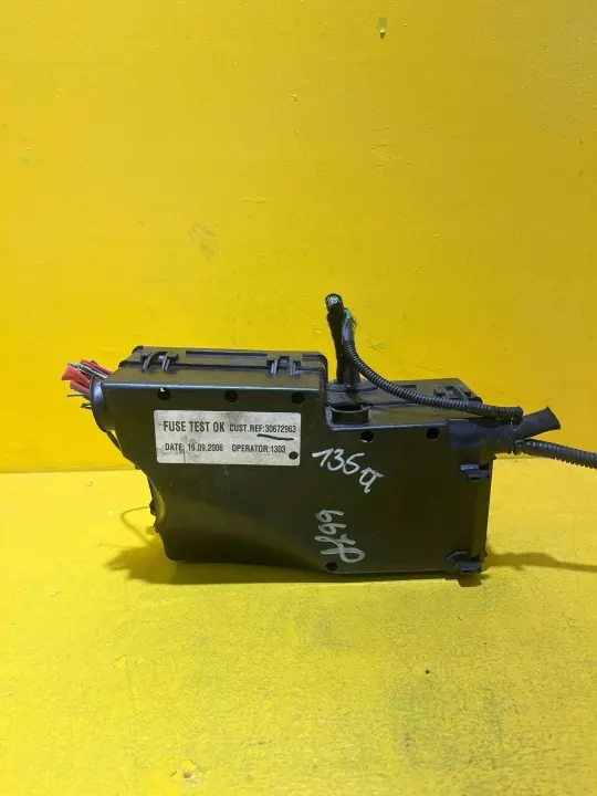 Volvo C30 07 1.8 zekeringkast OEM 30672963 image 4