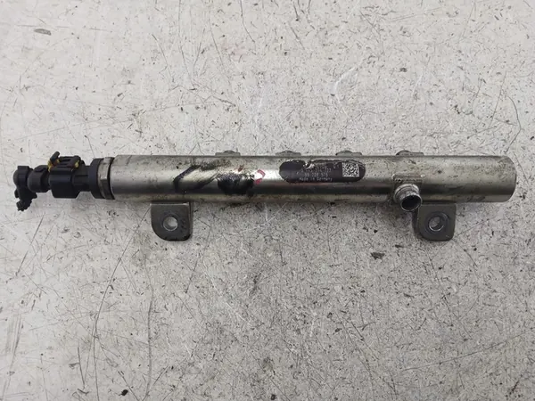 Opel Vectra C brandstofrail OE 55209575 image 3