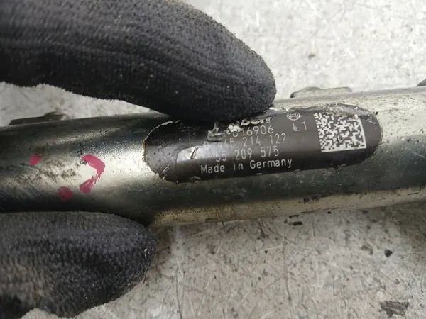 Opel Vectra C brandstofrail OE 55209575 image 4