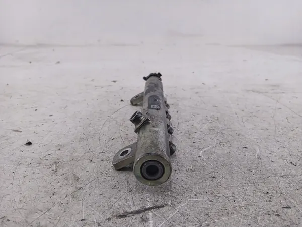 Opel Vectra C brandstofrail OE 55209575 image 5