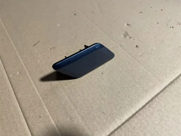 Strålkastartvättklaff OEM GV44-13L018-A fram höger image 2