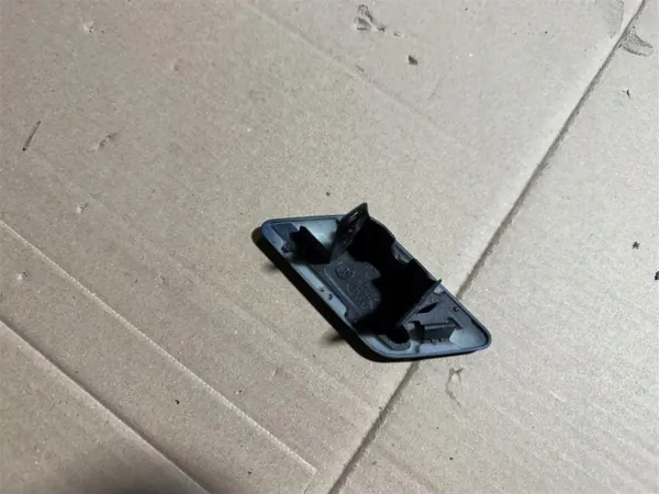 Strålkastartvättklaff OEM GV44-13L018-A fram höger image 3
