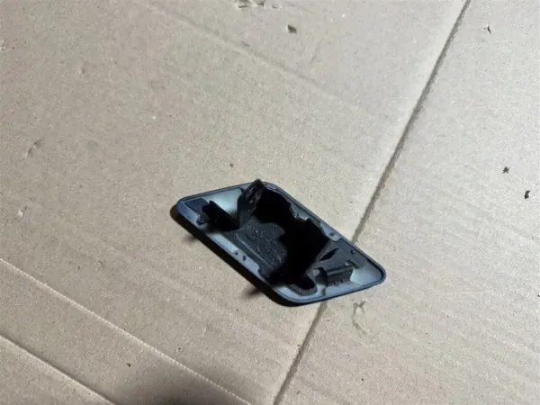 Strålkastartvättklaff OEM GV44-13L018-A fram höger image 4