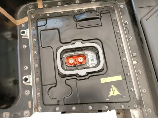Bateria Volvo usada OEM 32299260 78Ah esquerda + image 4