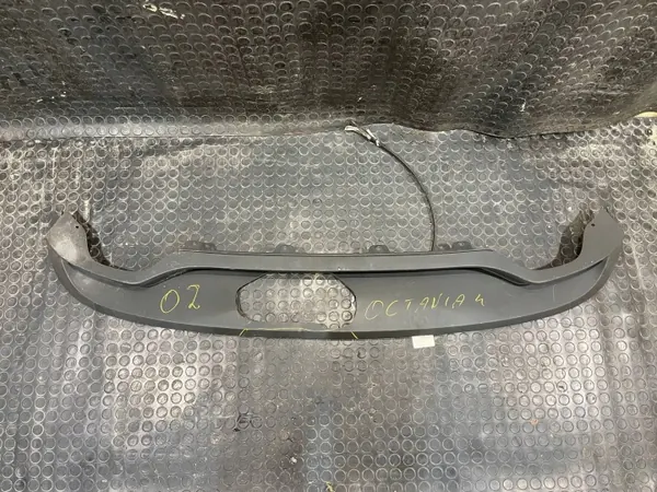 Skoda Octavia IV Takapuskurin Lista OEM 5E6807521 image 4