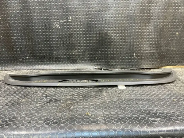 Skoda Octavia IV Takapuskurin Lista OEM 5E6807521 image 5