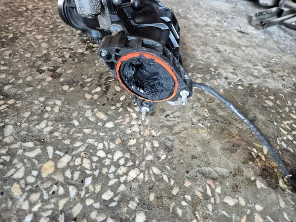 OEM 7810752 8519492 Codo Colector Mariposa image 4