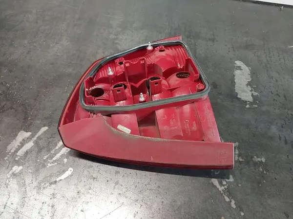 Skoda Octavia II Vänster Bakljus 04-08 image 10