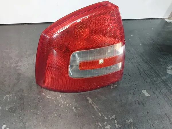Skoda Octavia II Vänster Bakljus 04-08 image 2