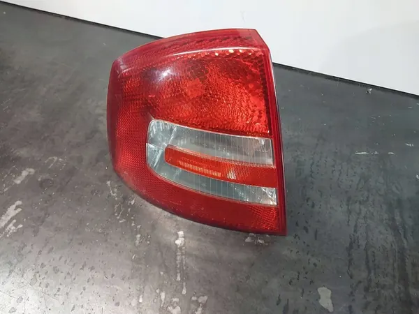 Skoda Octavia II Vänster Bakljus 04-08 image 3