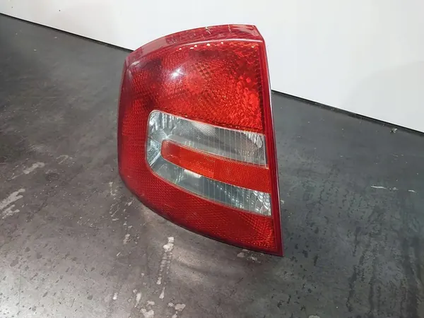 Skoda Octavia II Vänster Bakljus 04-08 image 4