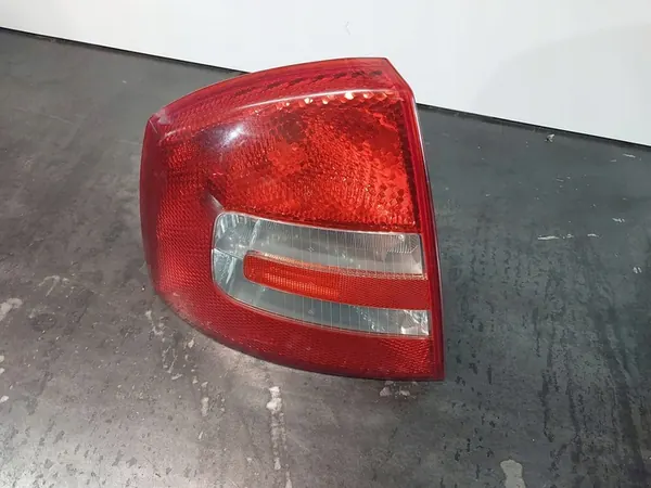 Skoda Octavia II Vänster Bakljus 04-08 image 5