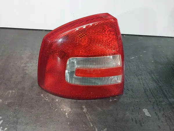 Skoda Octavia II Vänster Bakljus 04-08 image 7